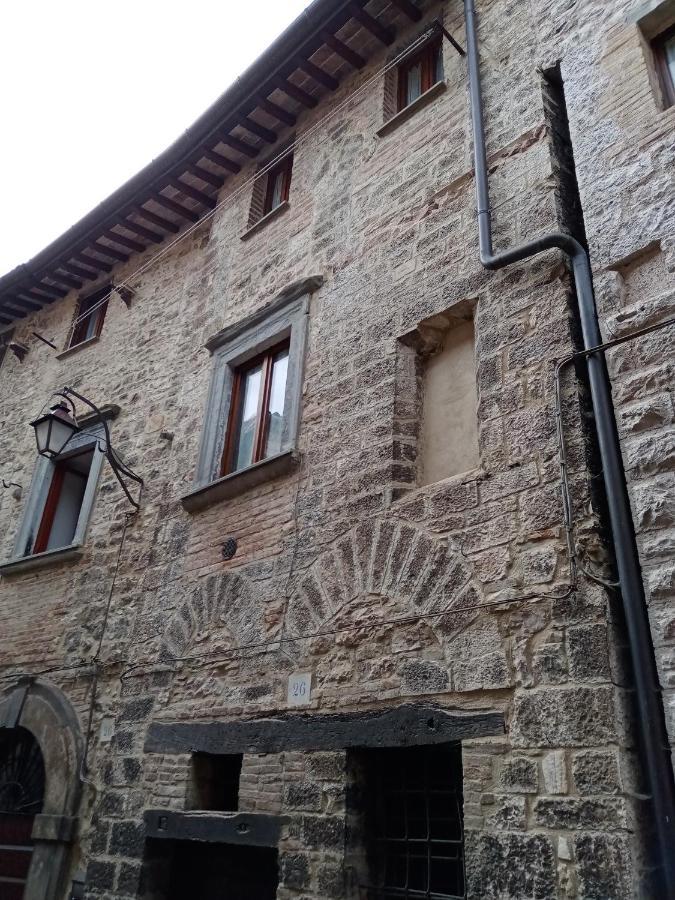 Appartement La Dimora Di Pietra à Gubbio Extérieur photo
