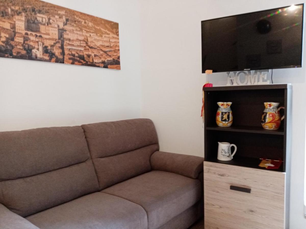 Appartement La Dimora Di Pietra à Gubbio Extérieur photo