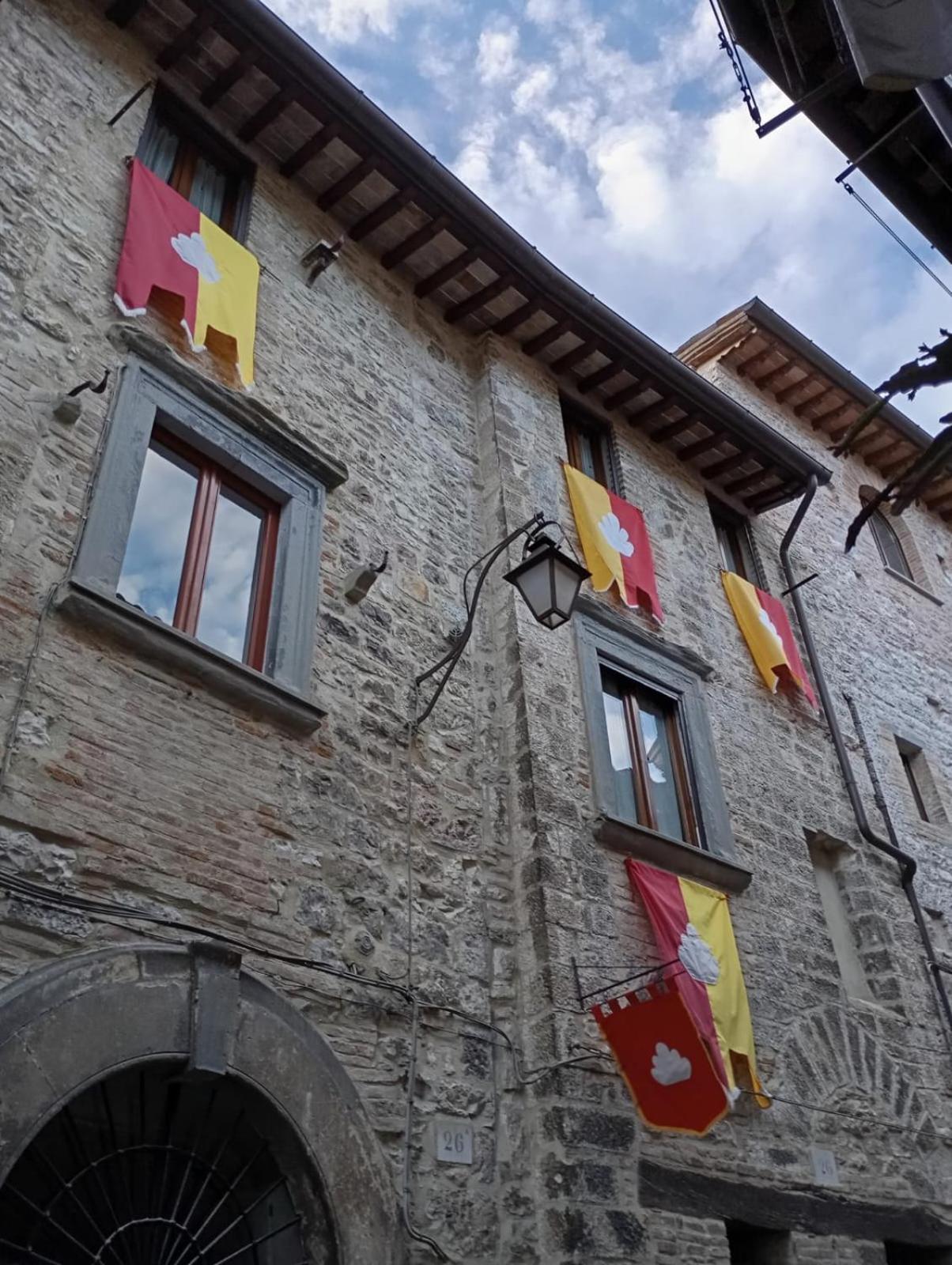 Appartement La Dimora Di Pietra à Gubbio Extérieur photo
