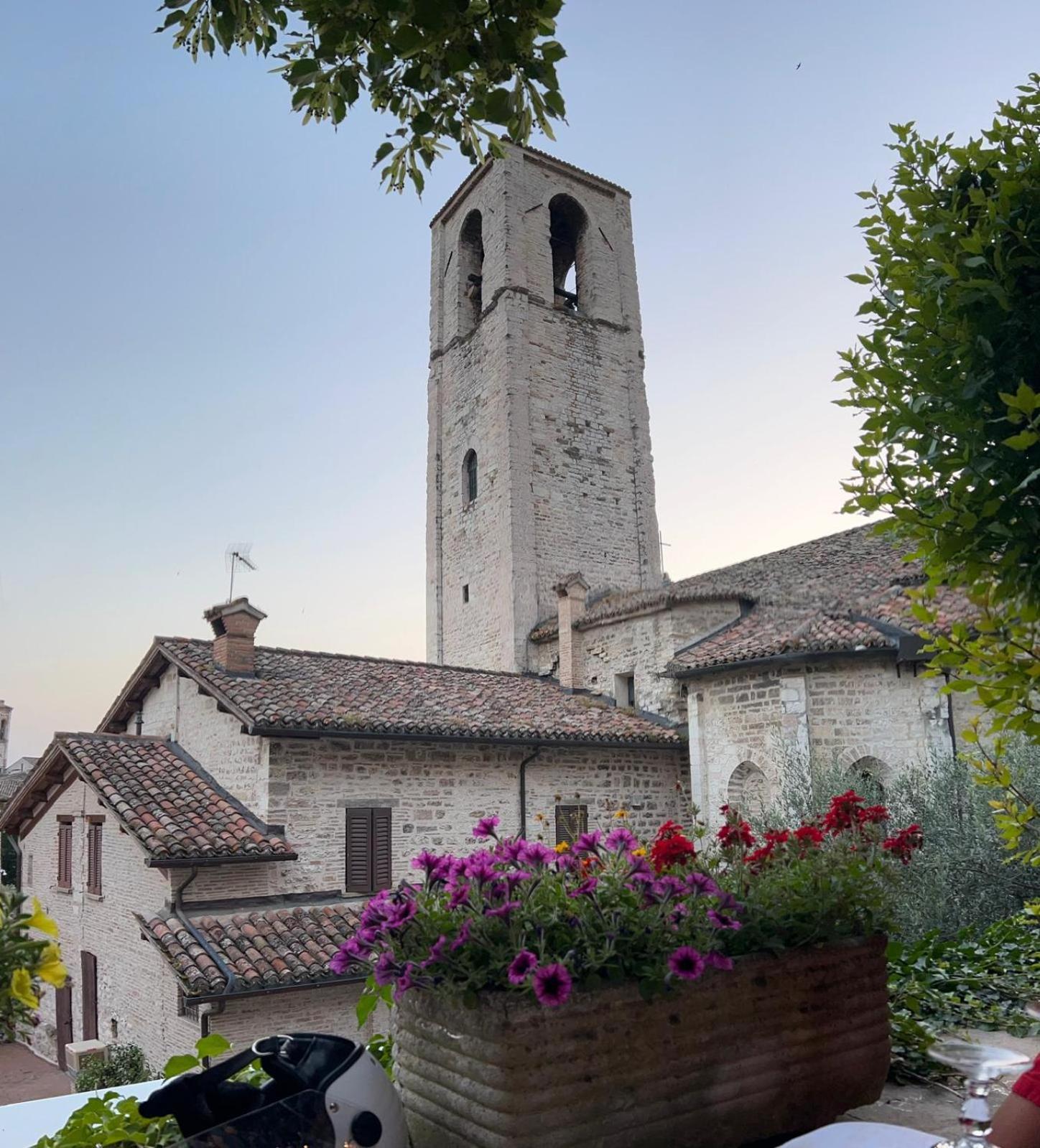 Appartement La Dimora Di Pietra à Gubbio Extérieur photo